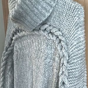 Vera Wang chunky cable knit sweater, thick and warm material, Pristine, …